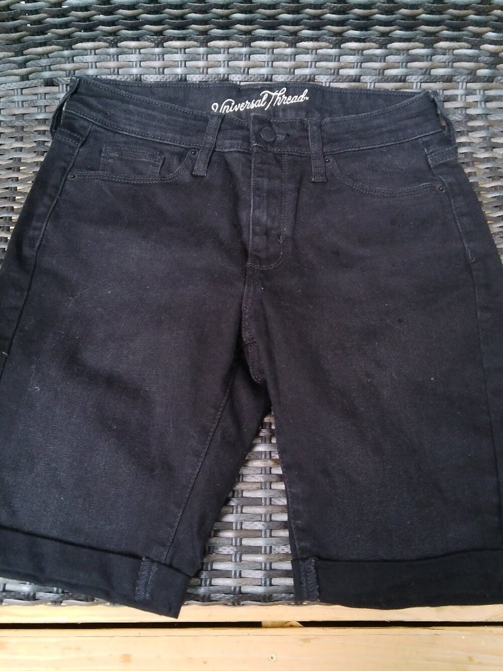 UNIVERSAL THREAD BERMUDA SHORTS SIZE 4 GOOD CONDITION BLACK